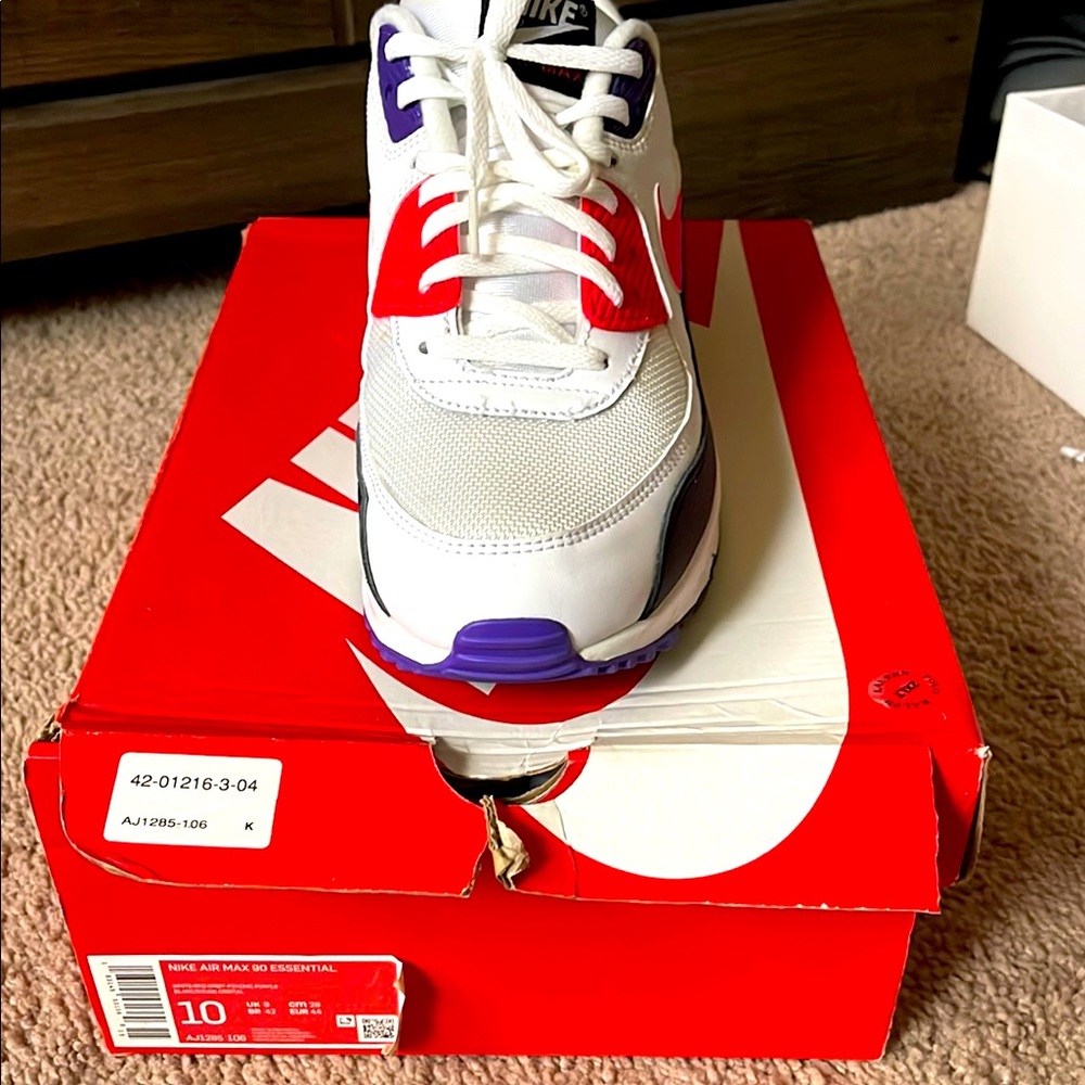 Nike Air Max 90 Essential Sneakers
